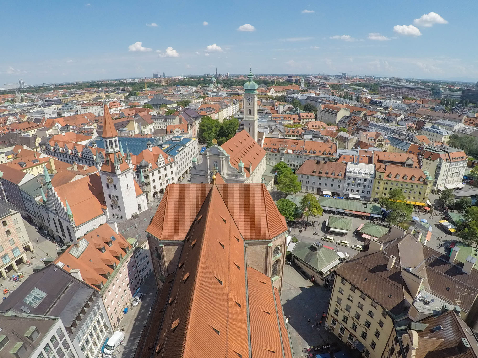 Pohľad na Mníchov (smer východ) z veže Kostola sv. Petra.