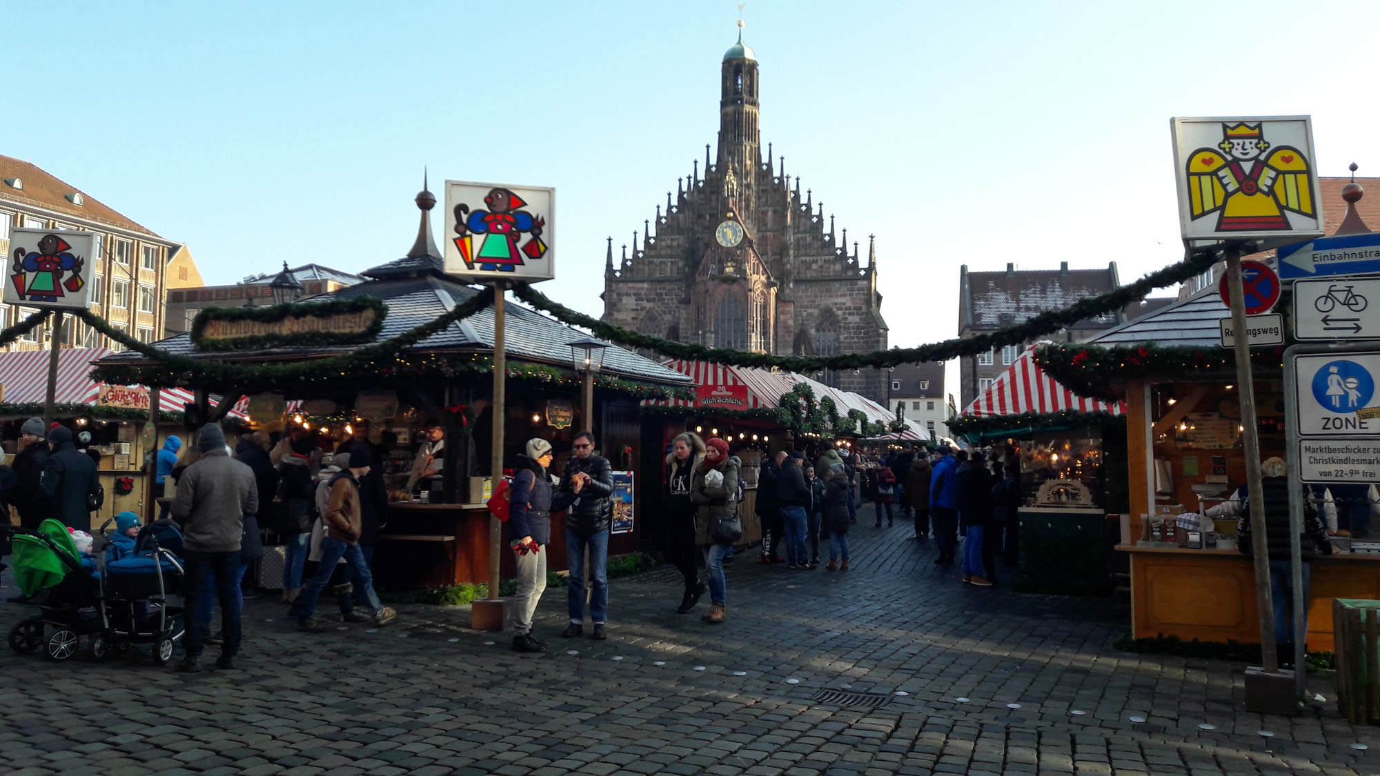 Vianočné trhy na námestí Hauptmarkt.