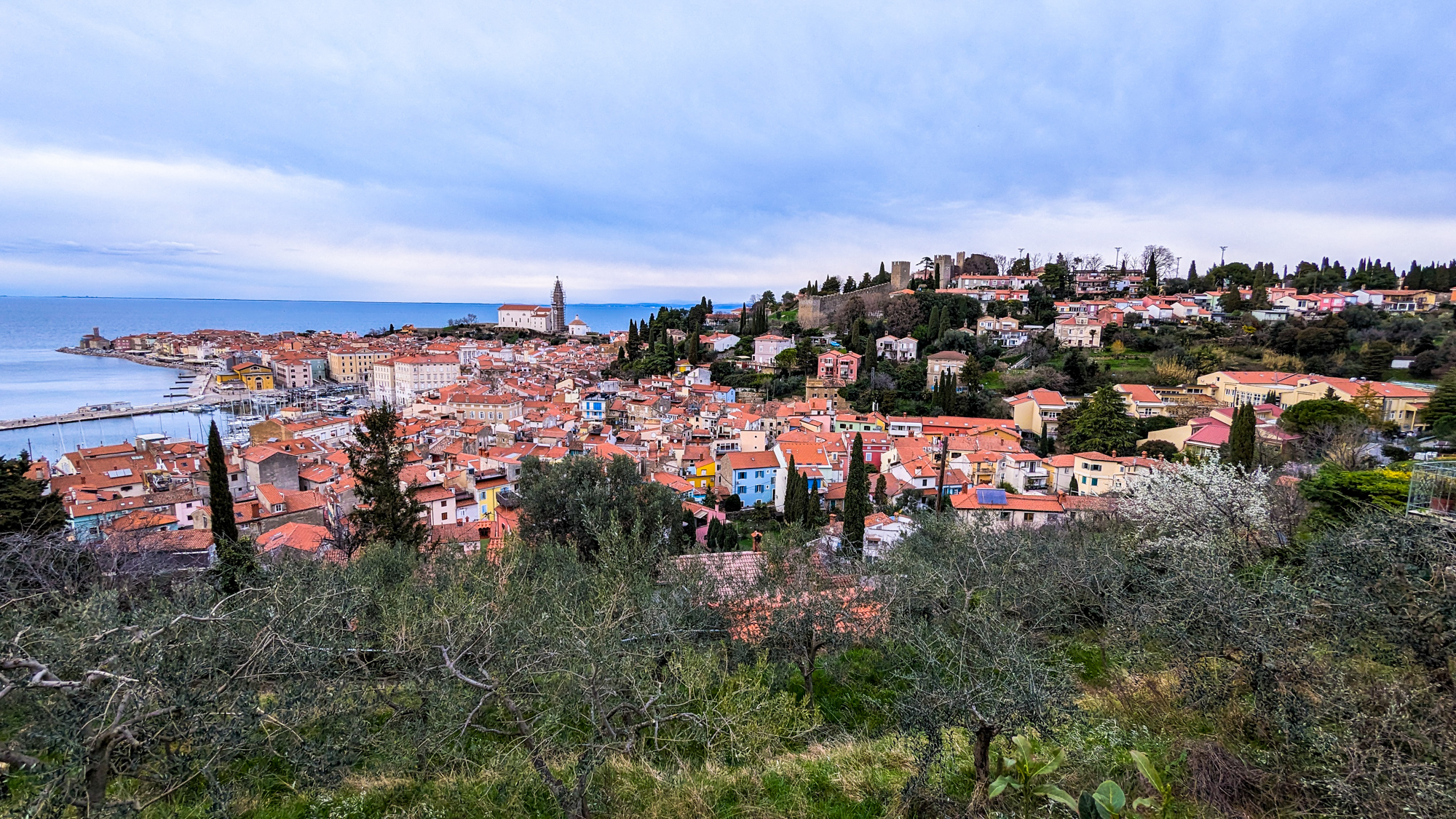 Piran sa nachádza na poloostrove Istria a leží pri Jadranskom mori.