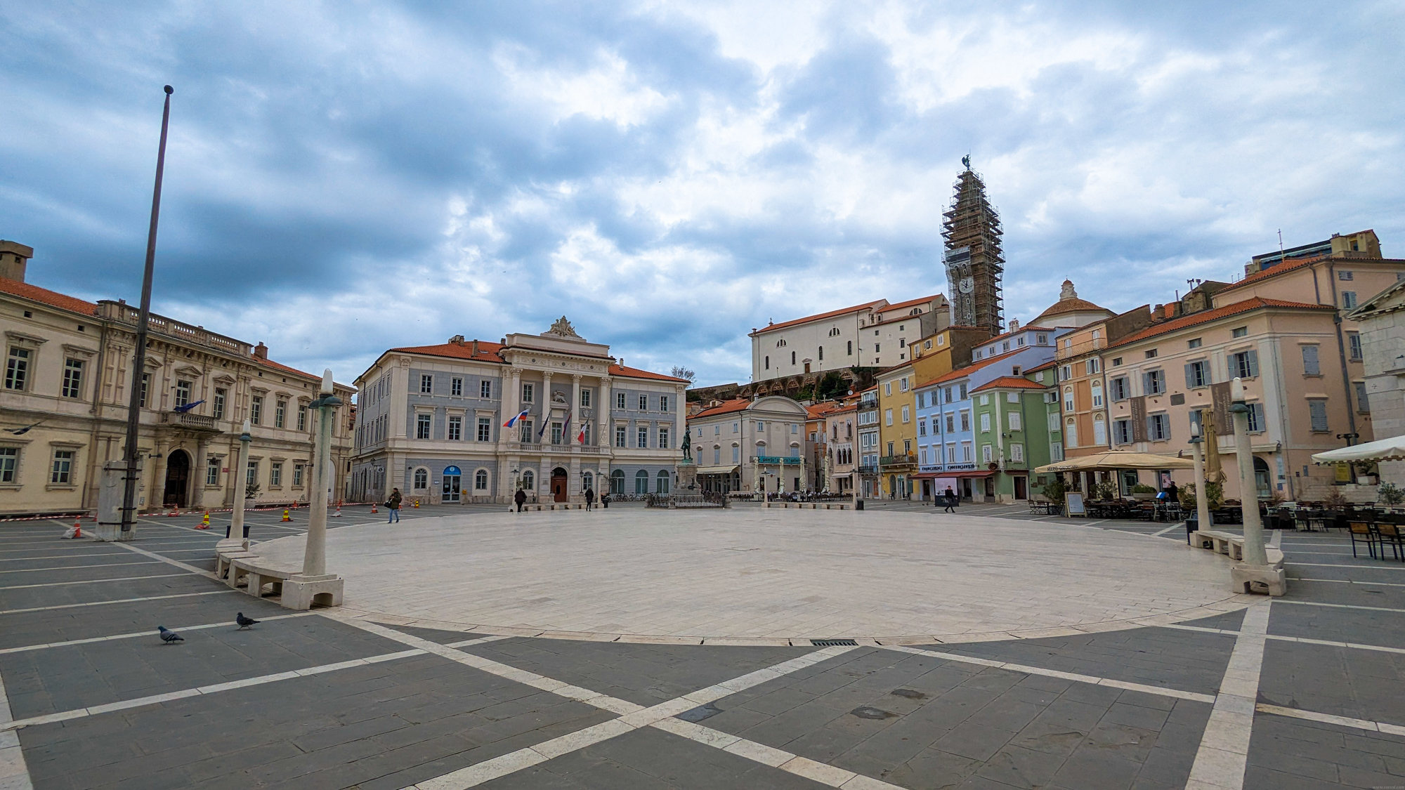 Tartinijev trg / Tartini Plaza - Tartiniho námestie je najväčšie a hlavné námestie v meste Piran.