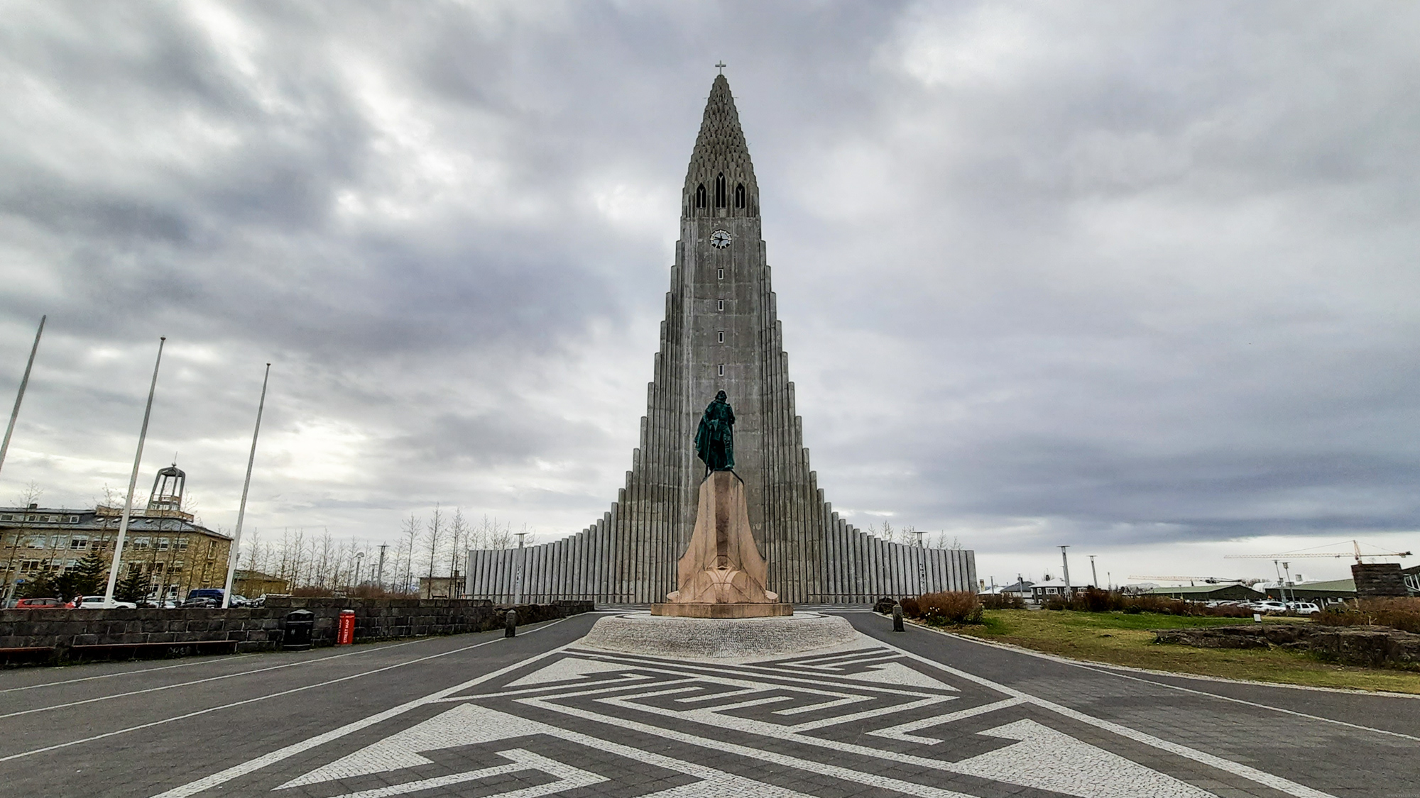 Hallgrímskirkja - katedrála s výškou 73 metrov.