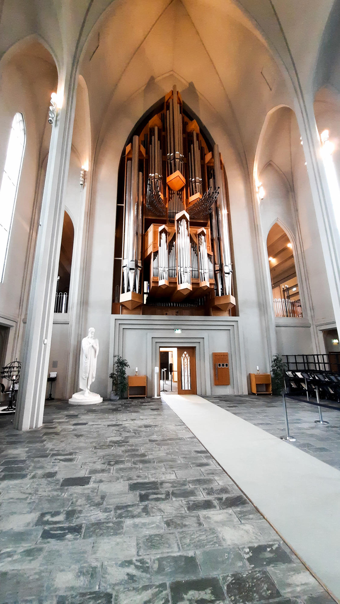 Hallgrímskirkja - pohľad na orgán vnútri kostola.