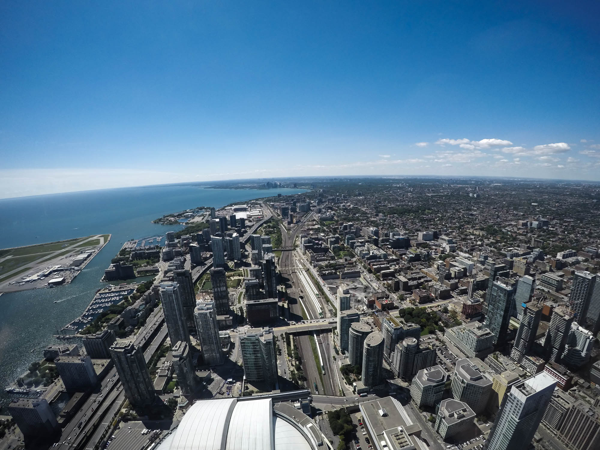 Výhľad zo CN Tower na východ