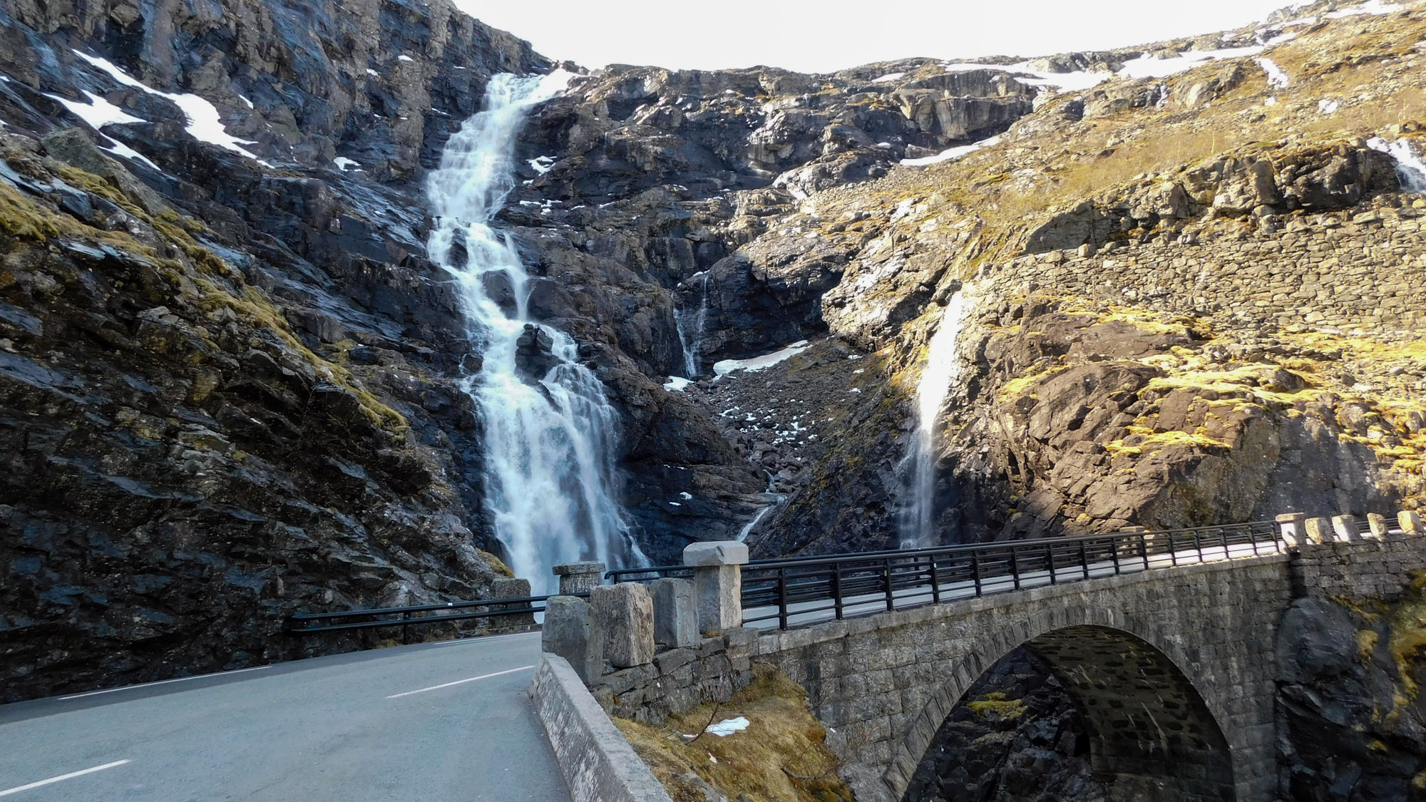 Vodopád Stigfossen popri ceste